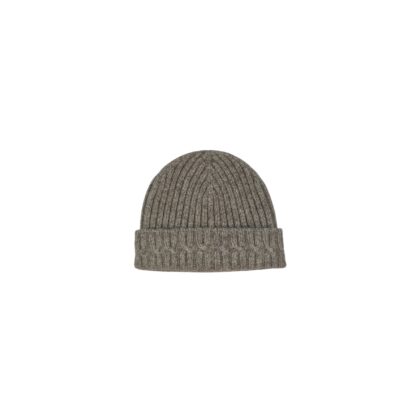 Bonnet en duvet de yak gris nuage, grosses mailles et revers torsadé.
