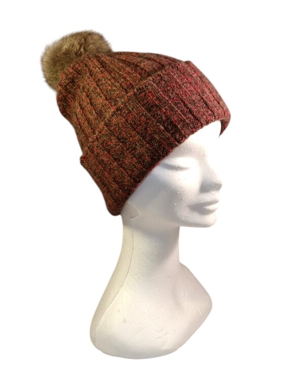 Bonnet en cachemire et duvet de yak rouge et brun avec pompon