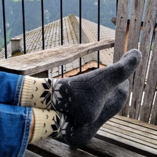 Chaussettes en laine de mouton jacquard étoiles, gris foncé.