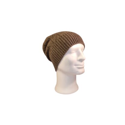 Beanie à torsade à revers en côtes
